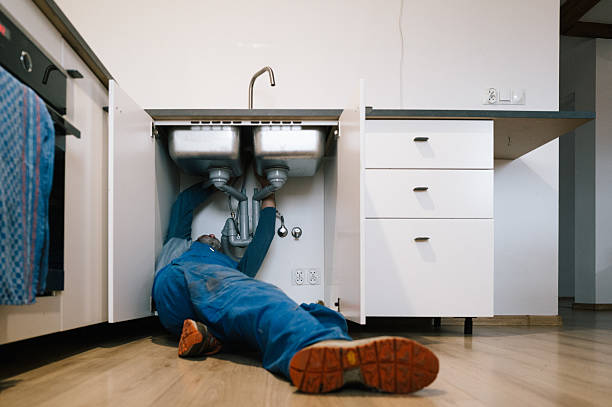 Professional Emergency Plumber technician working in Cromwell, IN